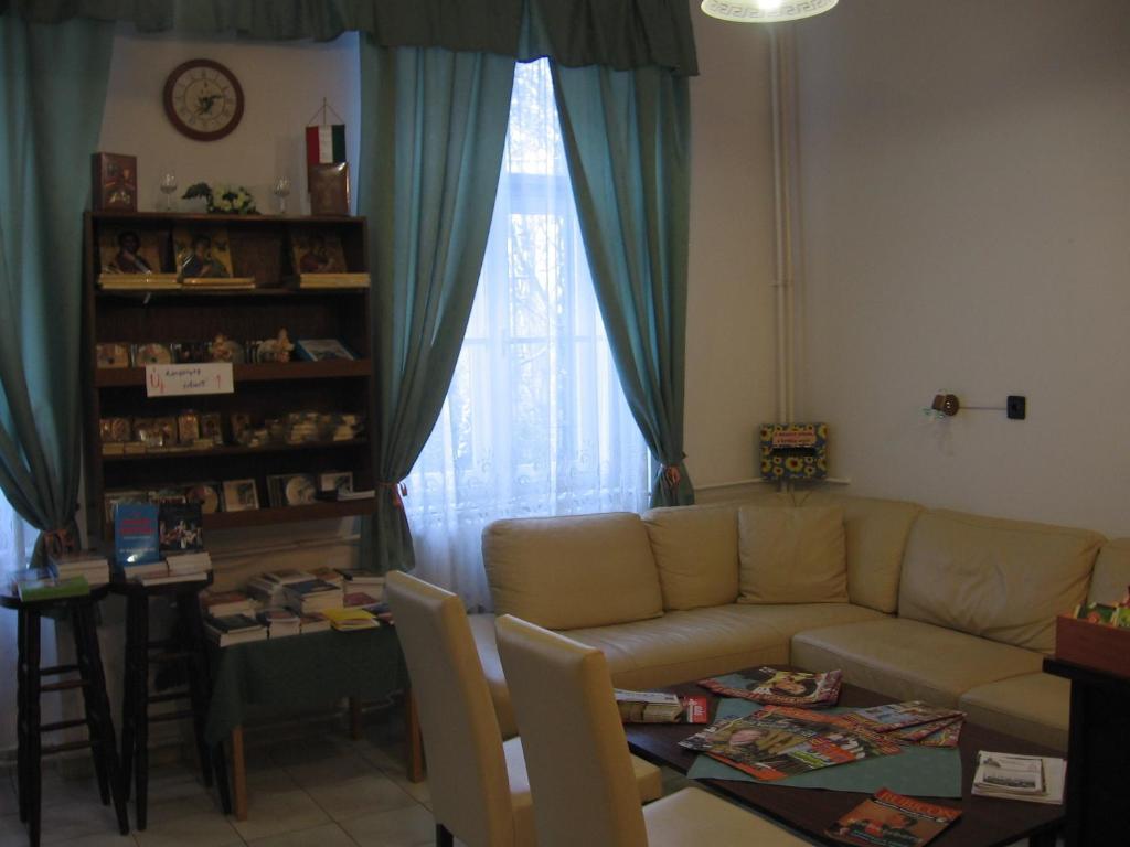 Hotel Mater Salvatoris House Gödöllő Zewnętrze zdjęcie